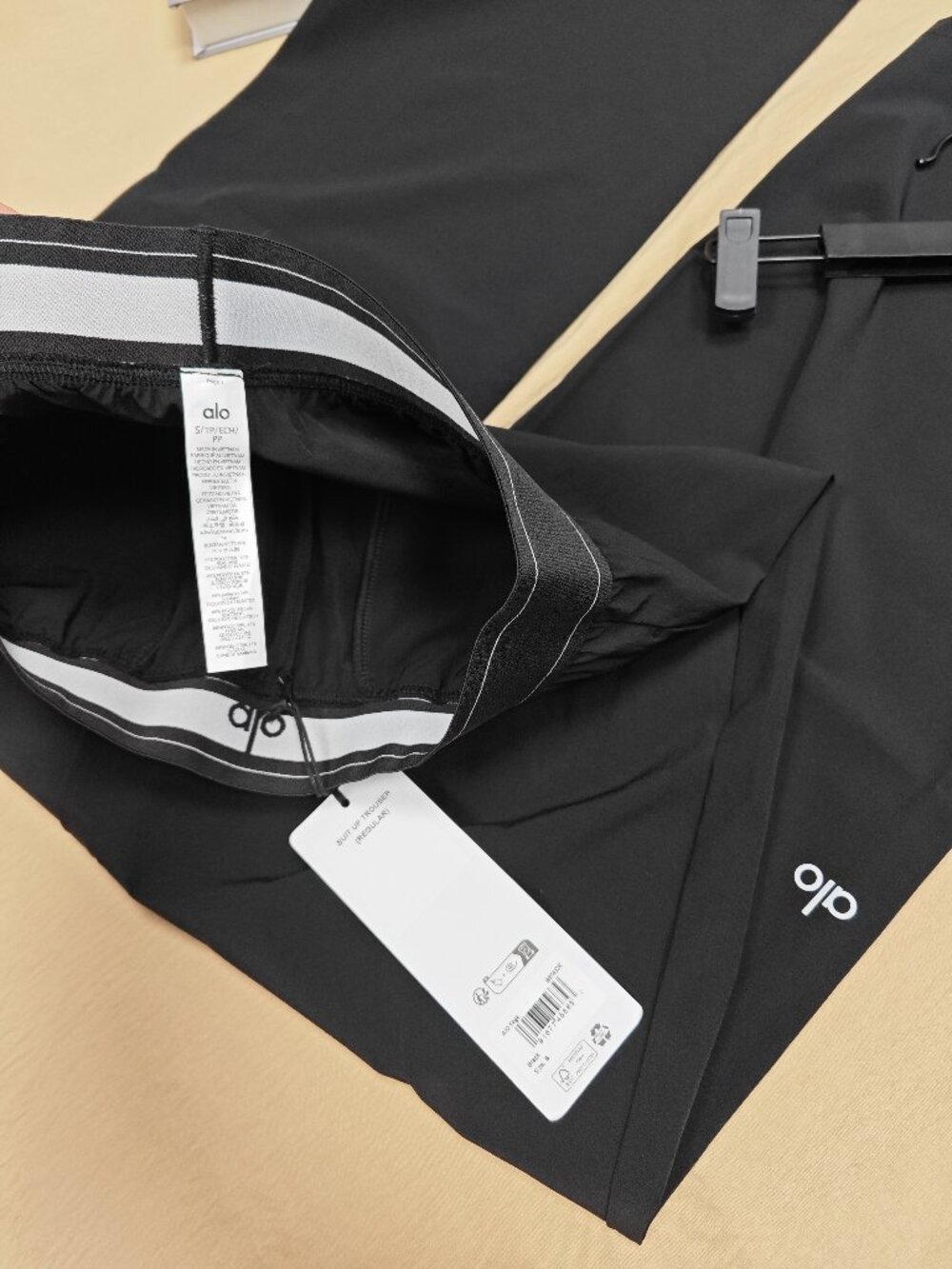 Brand New ALO Yoga 😘 Black Suit Up Trouser Straight-leg , Regular Sz XS-S - Picture 5 of 7